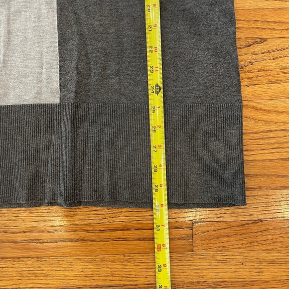 WHITE HOUSE BLACK MARKET Color Block Black Gray V-Neck Tunic Sweater Sz M NWT - Picture 10 of 11